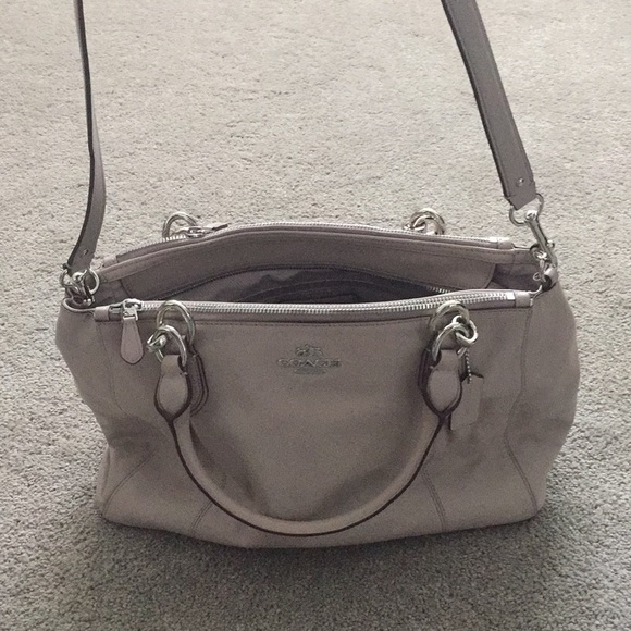 Never Used leather Coach tote w/detachable strap - Picture 4 of 8